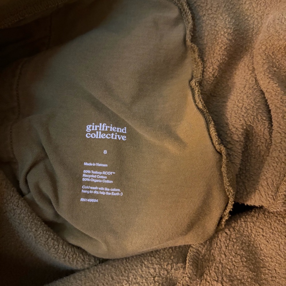 Girlfriend Collective Sweatsuit size 8- see measurements - Picture 8 of 8